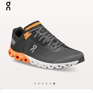 BRAND NEW On Cloudflow shoes in Black|Turmeric Size 12